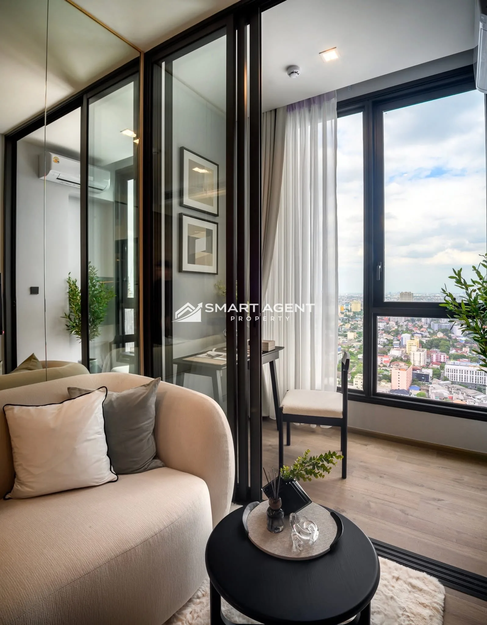 Condo The Crest Park Residences (ใจกลางห้าแยกลาดพราว)