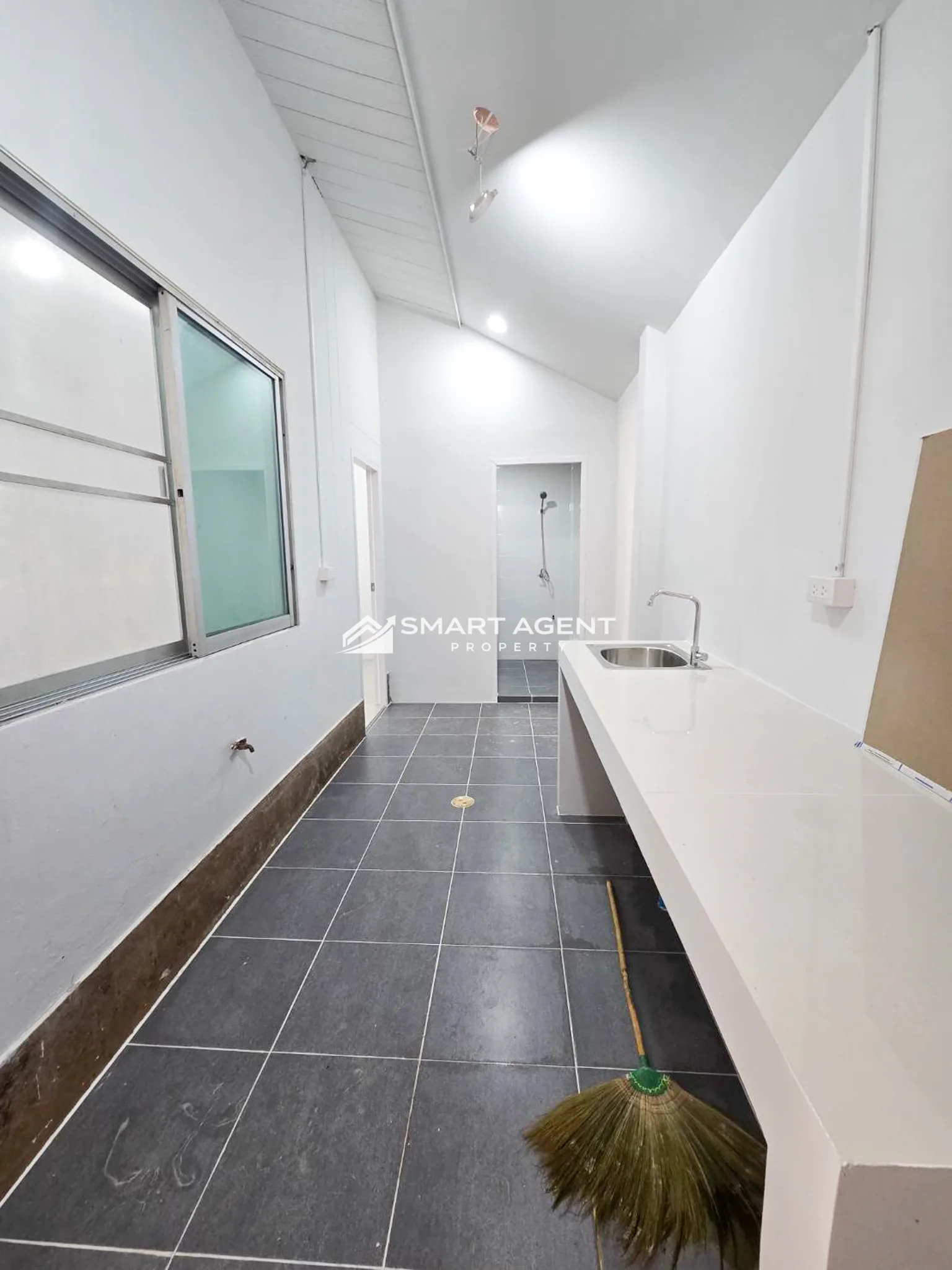 บ้าน ทาวน์เฮ้าส์ 1 ชั้น  หลังริม หมู่บ้านโชคชัย 1 (ซอยเขาน้อย) - 8