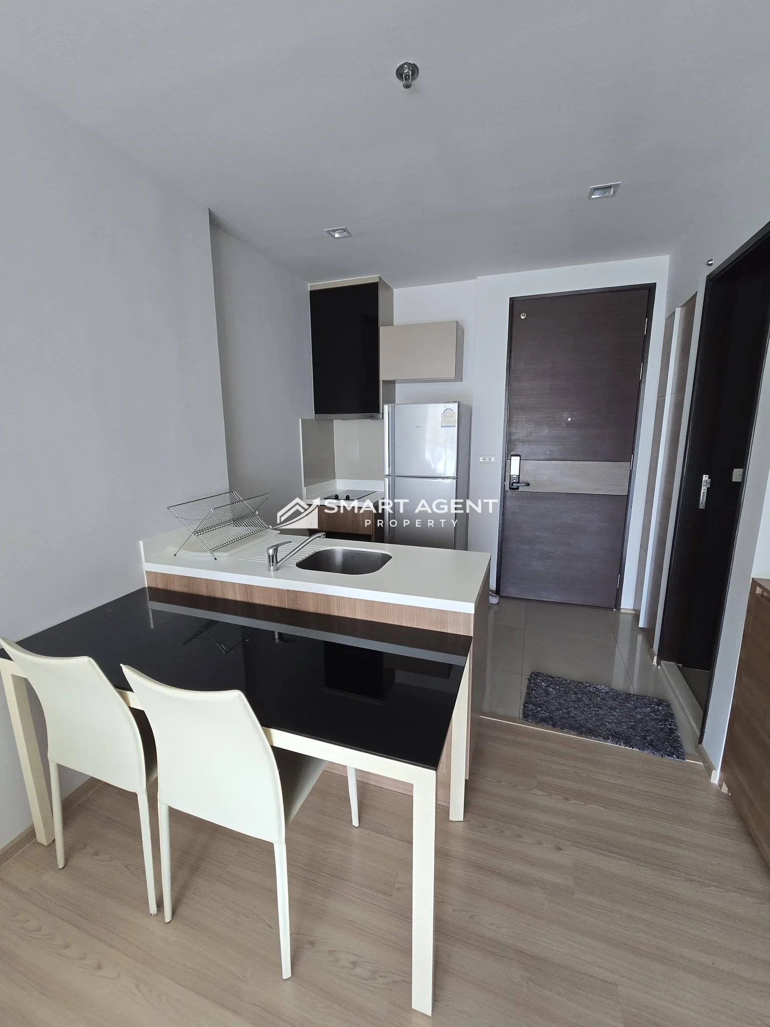 Condo Rhythm Sathorn (ริธึ่ม สาทร)